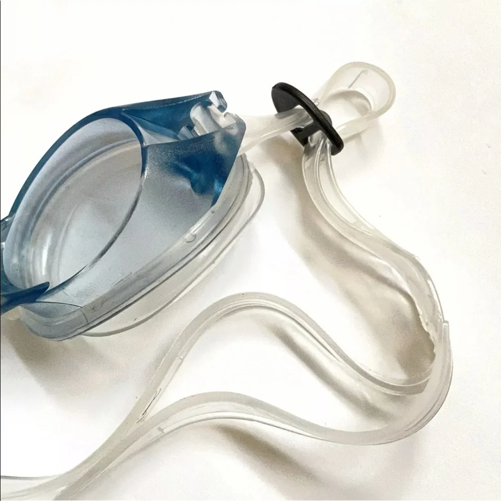 Clear Adjustable Small Lense Water Swimming goggles In Travel Necklace Container